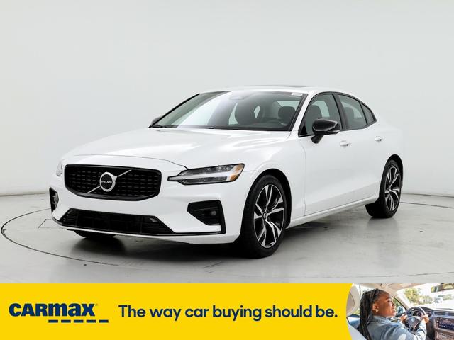2024 volvo s60 b5 plus dark theme
