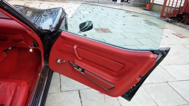1969 chevy corvette with a v8 lt1 engine gasoline 4-speed manual rwd leather