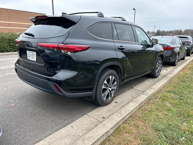 2022 toyota highlander xle
