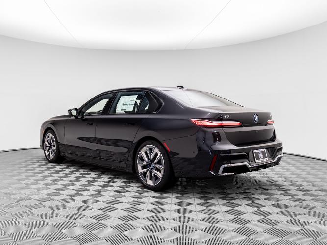 new 2024 bmw i7 m70