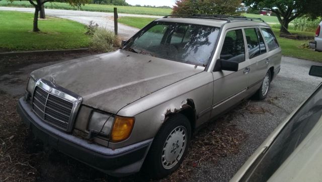 2 vehicles - 1987 mercedes 300td wagons