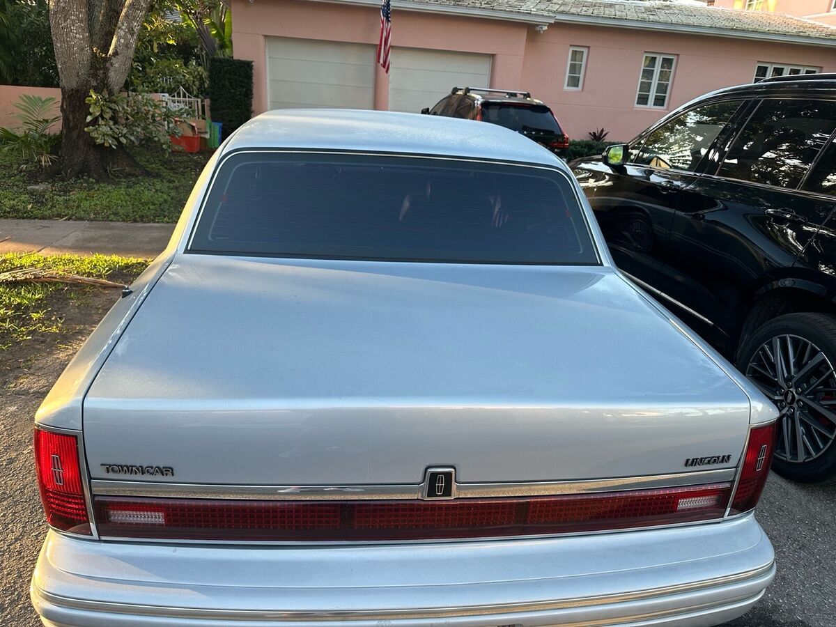1993 lincoln town car sedan grey rwd automatic executive