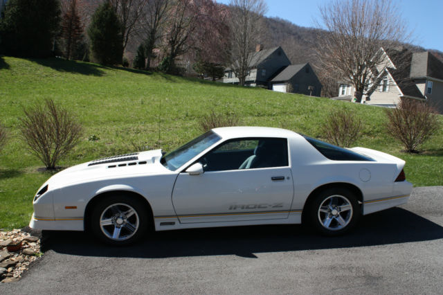 1989 chevrolet camaro iroc z hatchback 8 cyl 5.7 fuel injected