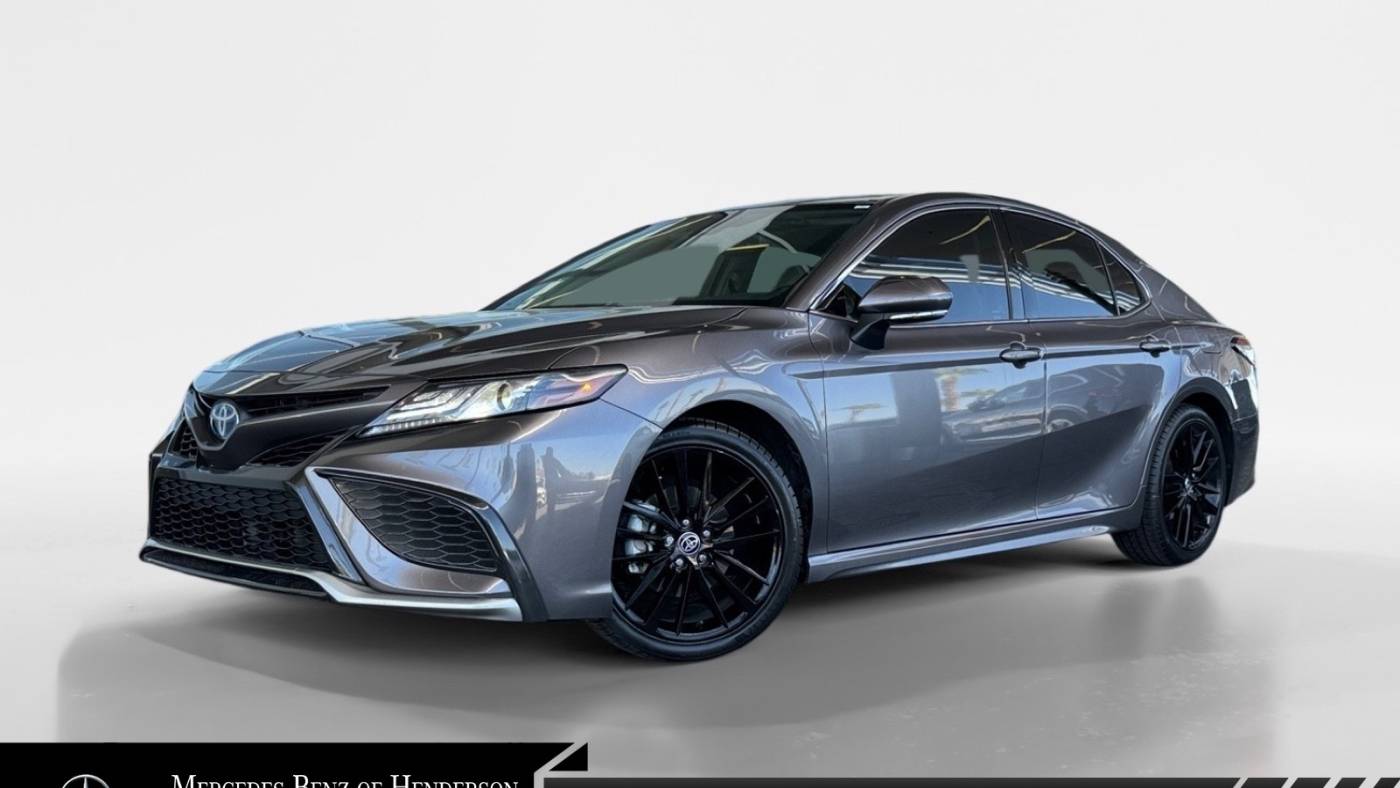 2022 toyota camry hybrid xse