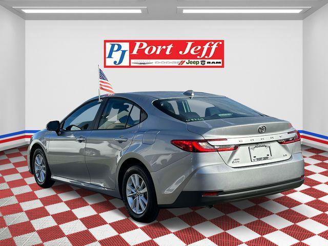 2025 toyota camry le