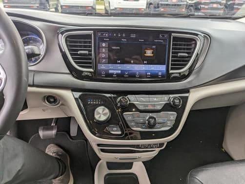 2022 chrysler pacifica touring l front-wheel drive passenger van in waterloo, iowa