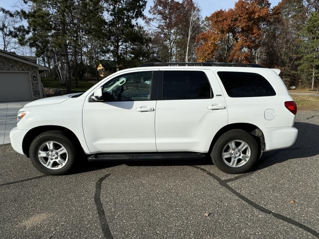 2016 toyota sequoia sr5