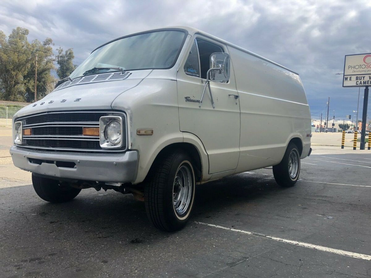 1977 dodge tradesman b100, shorty