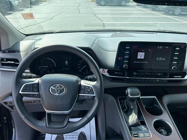 2023 toyota sienna xle