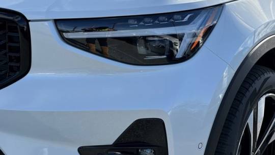 2025 Volvo XC40