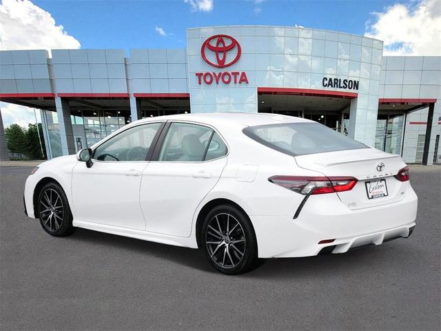 2022 toyota camry se