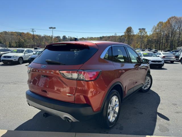 2020 ford escape se