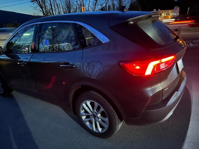 2020 ford escape se