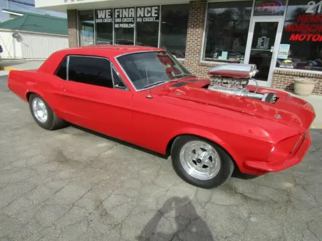 ford mustang red with 980 miles, for sale!