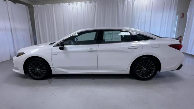 2020 toyota avalon hybrid xse