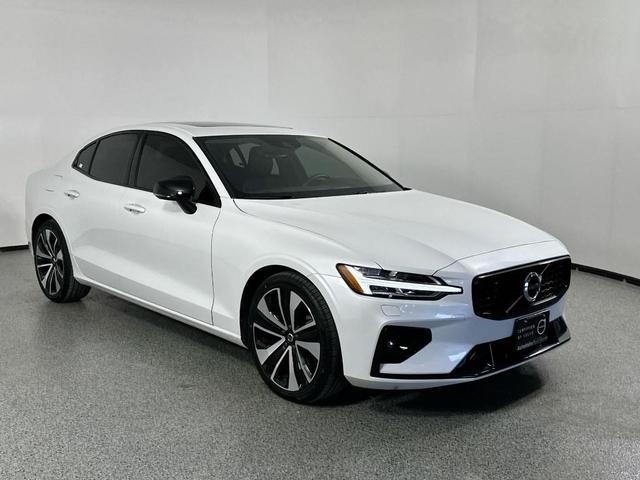 2022 volvo s60 b5 momentum