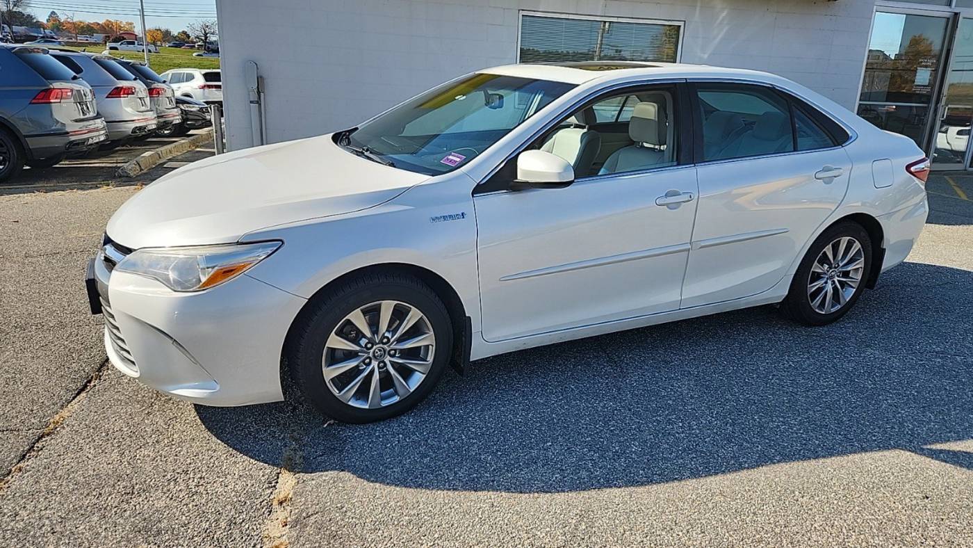2017 toyota camry hybrid le