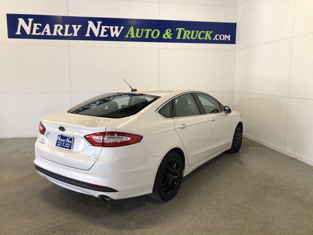 2016 ford fusion se