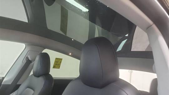 2021 Tesla se