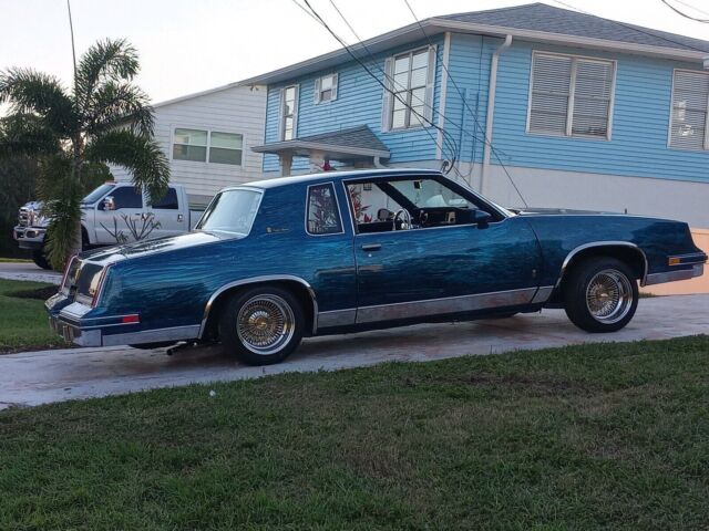 1982 oldsmobile cutlass coupe blue rwd automatic brougham
