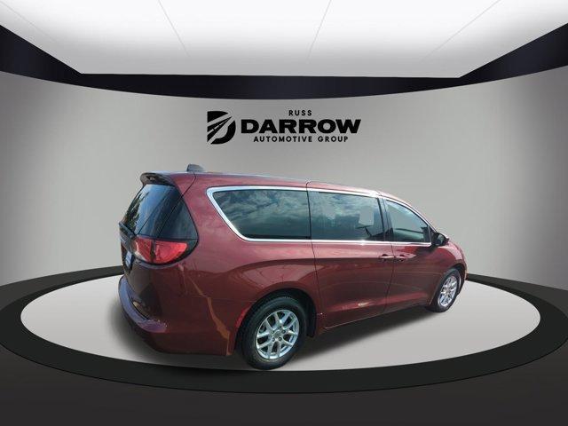 2022 chrysler voyager lx
