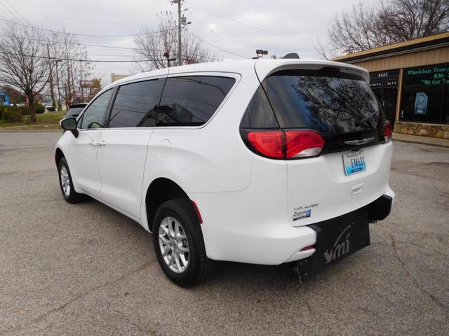 2022 chrysler voyager lx