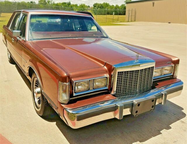 1985 lincoln town car signature series in very nice condition