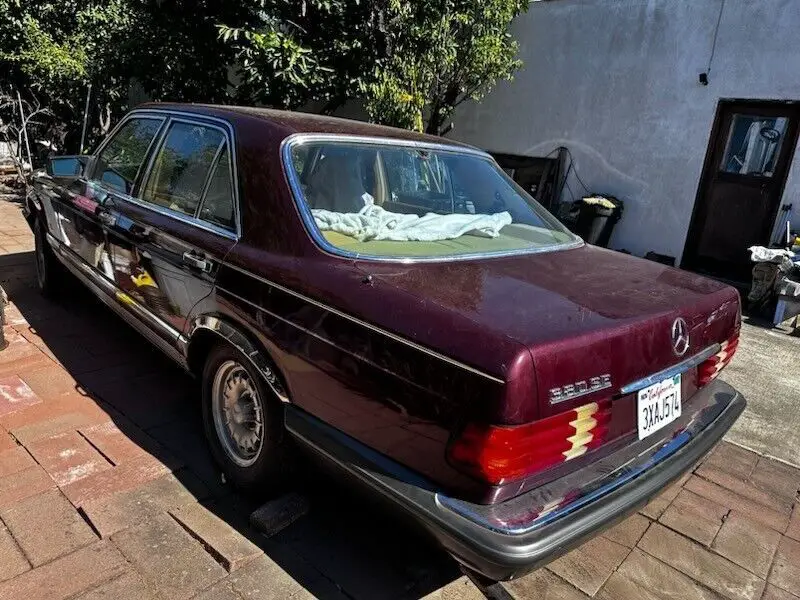 1985 mercedes-benz 300-series red se