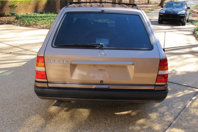 leather! sunroof! clean! runs drives great!