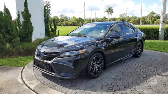2021 toyota camry hybrid se