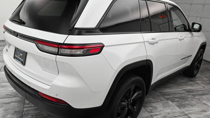 2023 jeep grand cherokee laredo