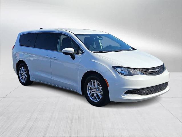 2022 chrysler voyager lx