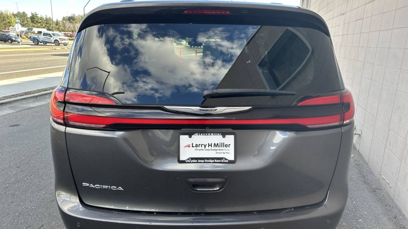 2022 chrysler pacifica touring l
