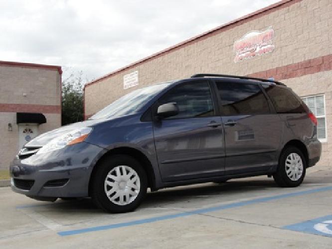 2008 toyota sienna le mini van, great condition, clean carfax in tampa, fl