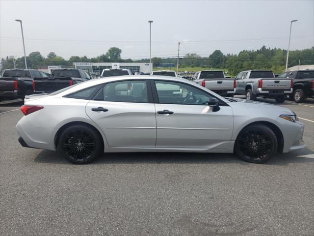 2022 toyota avalon hybrid xse