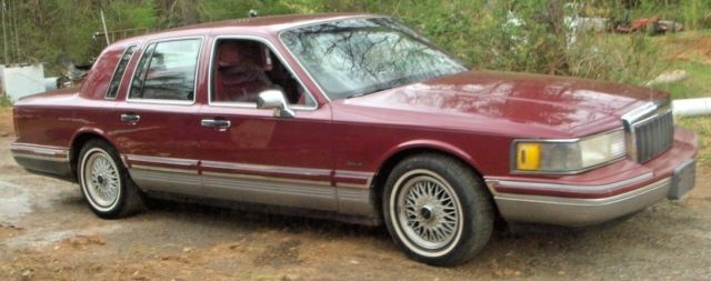 2 signature series lincoln continentals 91 2 owner car & 92 running parts car
