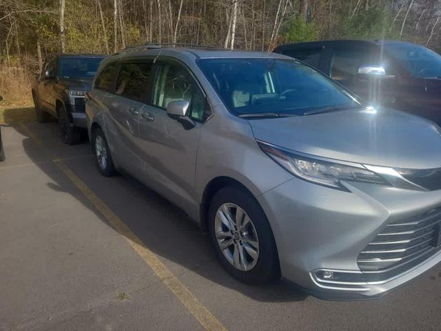 2022 toyota sienna limited