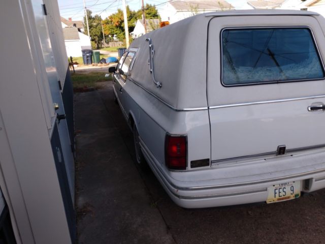 1991 lincoln towncar hearse finished in 5/2992 1992 hearse 90k miles nr!