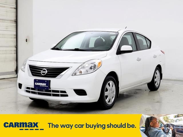 2014 nissan versa sv