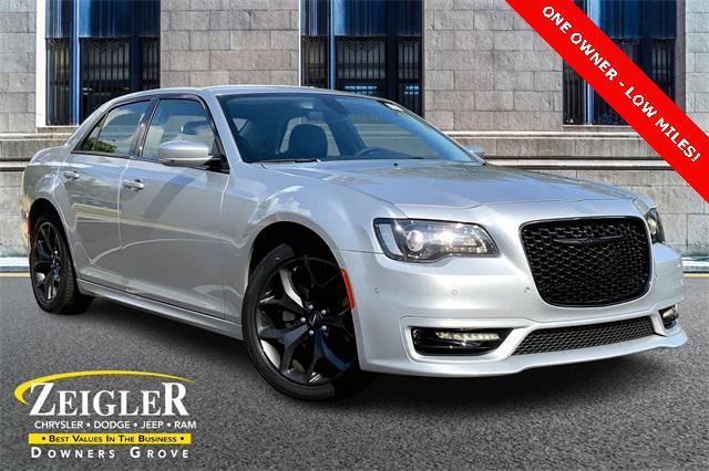 2023 chrysler 300 touring