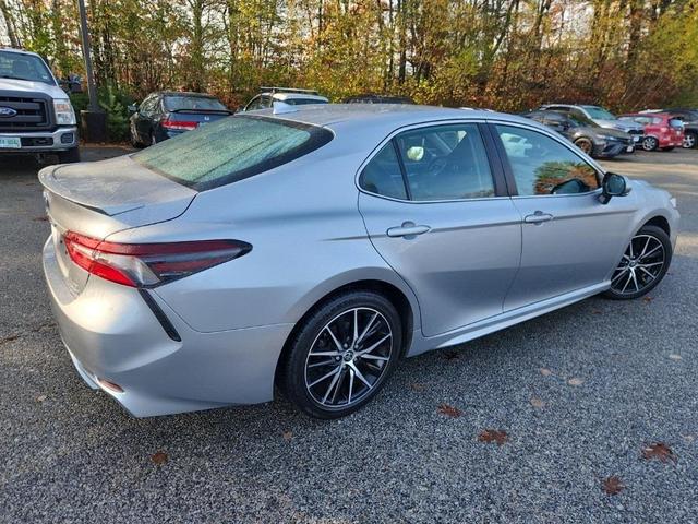 2022 toyota camry hybrid se