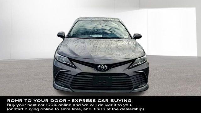 2022 toyota camry le