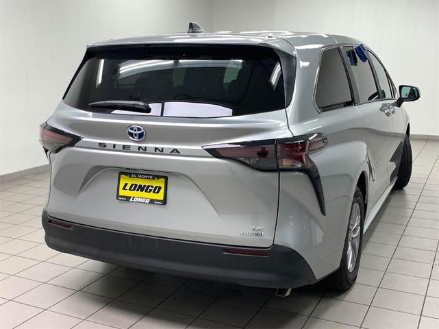 2024 toyota sienna le