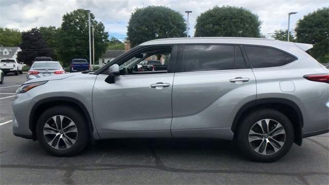 2022 toyota highlander xle