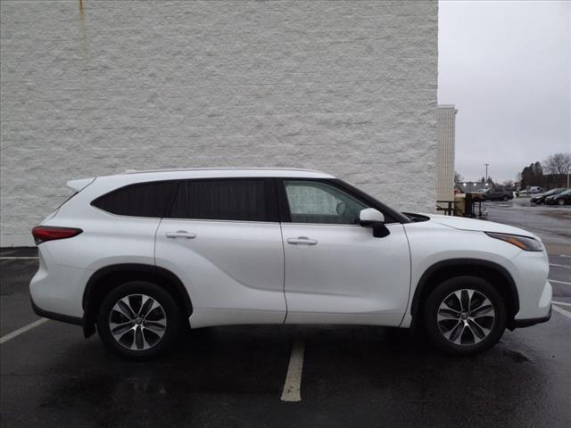 2022 toyota highlander xle