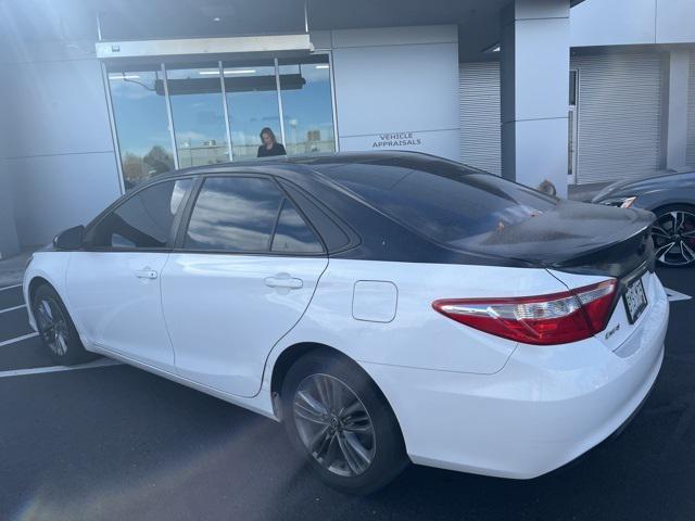 2016 toyota camry se