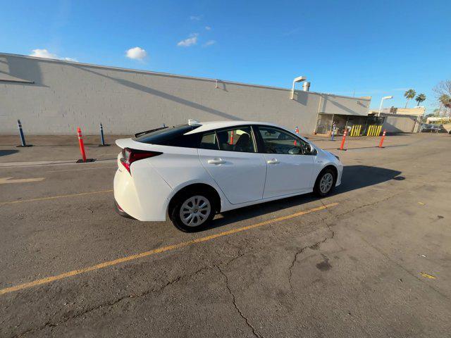 2021 toyota prius le
