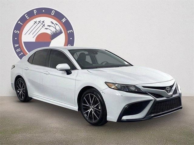 2022 toyota camry se