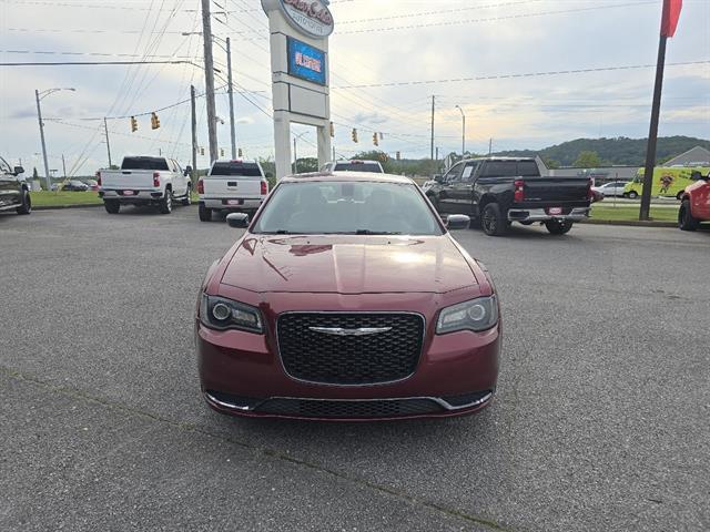 2018 chrysler 300 touring