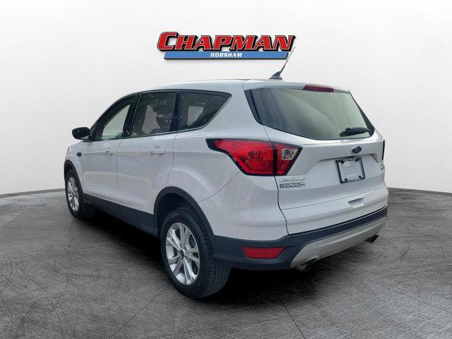 2019 ford escape se
